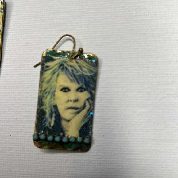 Lucinda Williams Earring - Picture 3 of 3